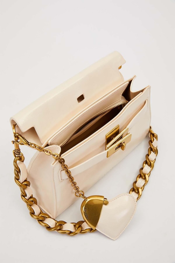 LevidorKrem Kalp Aksesuar Detaylı Omuz Çantası