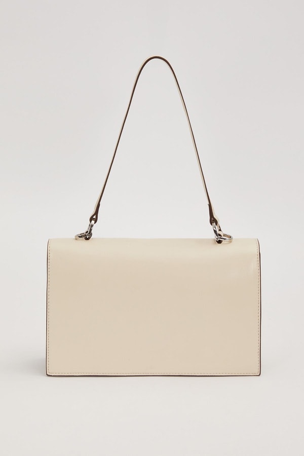 LevidorKrem Kare Form Charm Detaylı Omuz Çantası