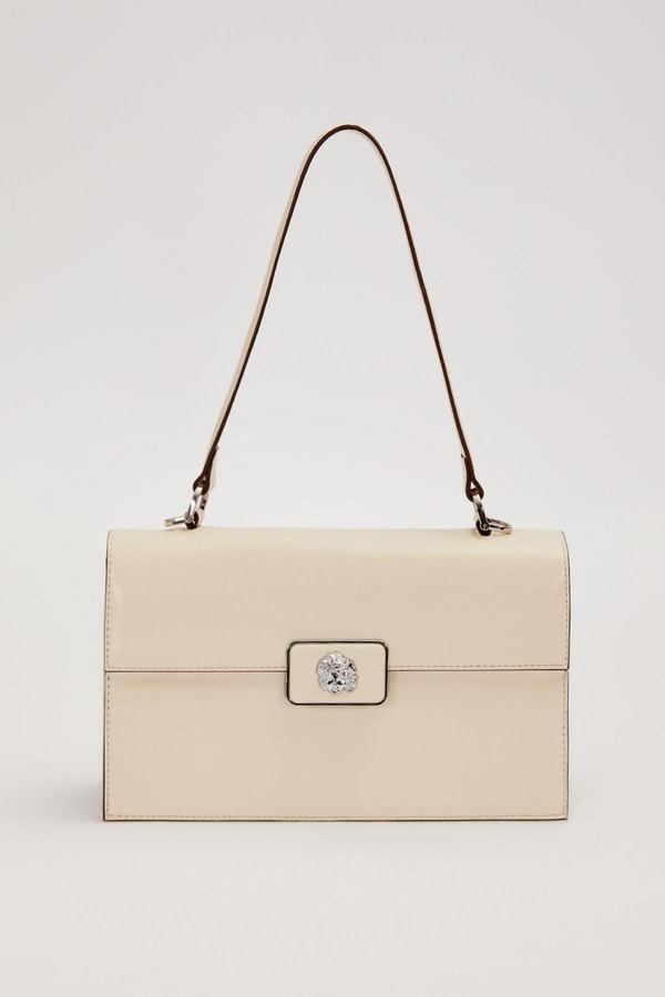 LevidorKrem Kare Form Charm Detaylı Omuz Çantası