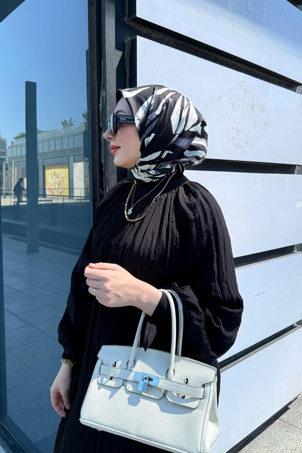 LevidorKrem Kilit Toka Detaylı El Çantası