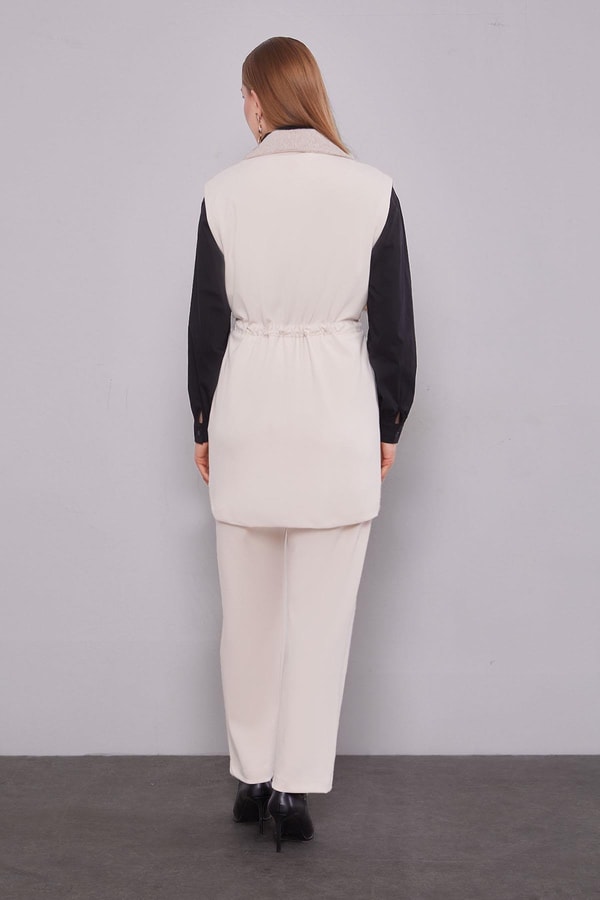 LevidorKrem Kürk Yaka Detaylı Yelek Takım