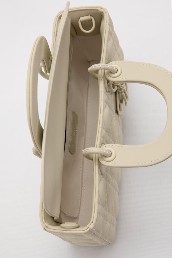 LevidorKrem Logo Aksesuar Zincirli Omuz Çantası