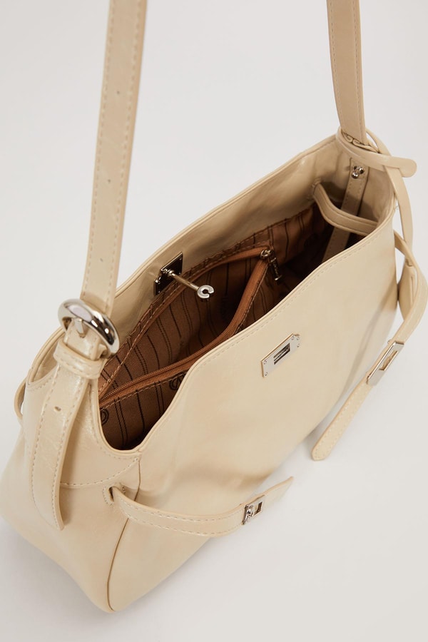 LevidorKrem Metal Kilit Kapamalı Omuz Çantası