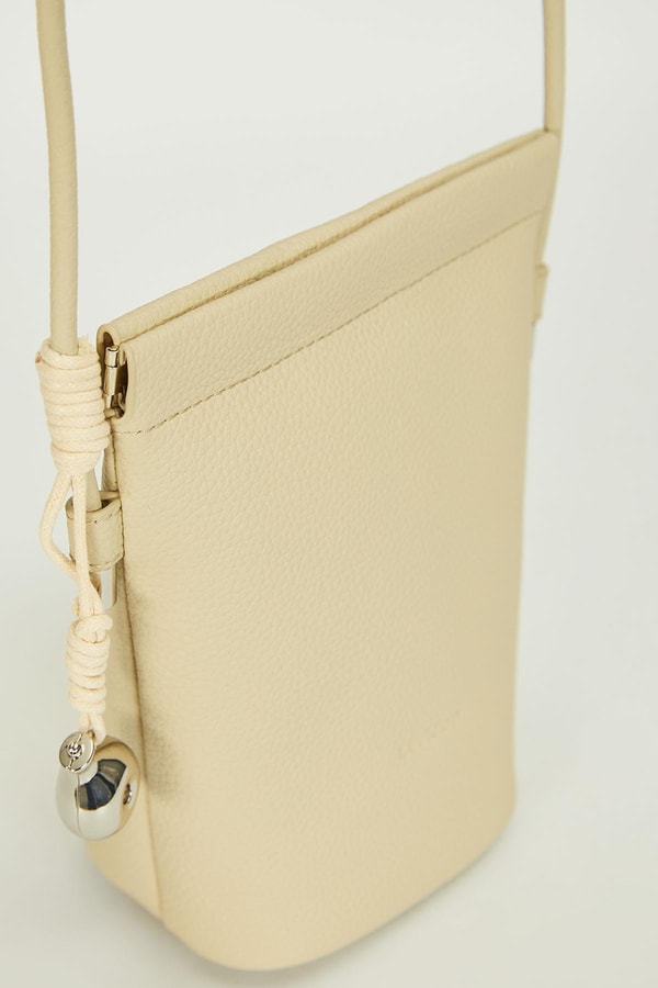 LevidorKrem Metal top Aksesuarlı Omuz Çantası