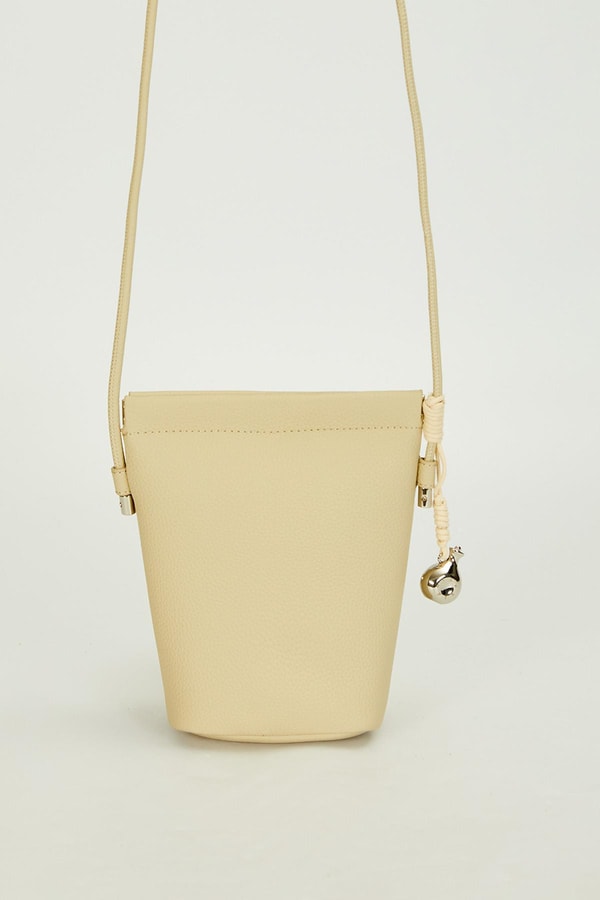 LevidorKrem Metal top Aksesuarlı Omuz Çantası