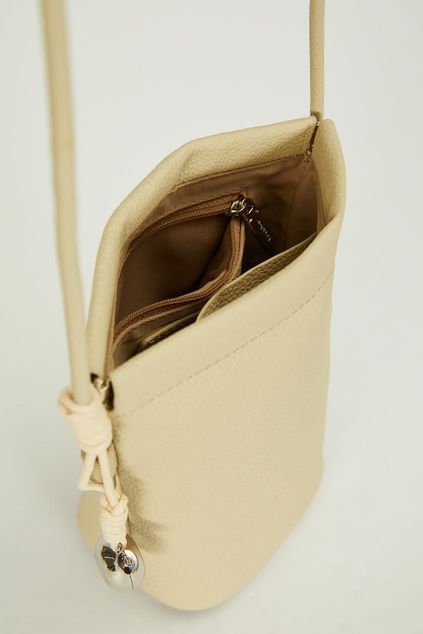 LevidorKrem Metal top Aksesuarlı Omuz Çantası