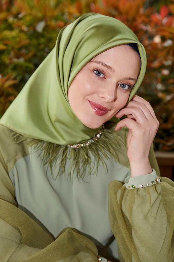 LevidorKrem-Yeşil Çift Taraflı Twill İpek Eşarp