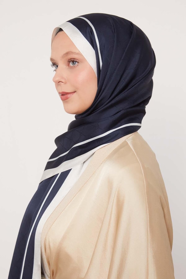 LevidorLacivert-Beyaz-Kırmızı Şerit Detay Monogram İpek Şal