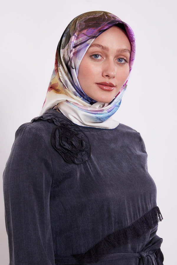 LevidorLacivert Çiçek Desen Sura İpek Eşarp