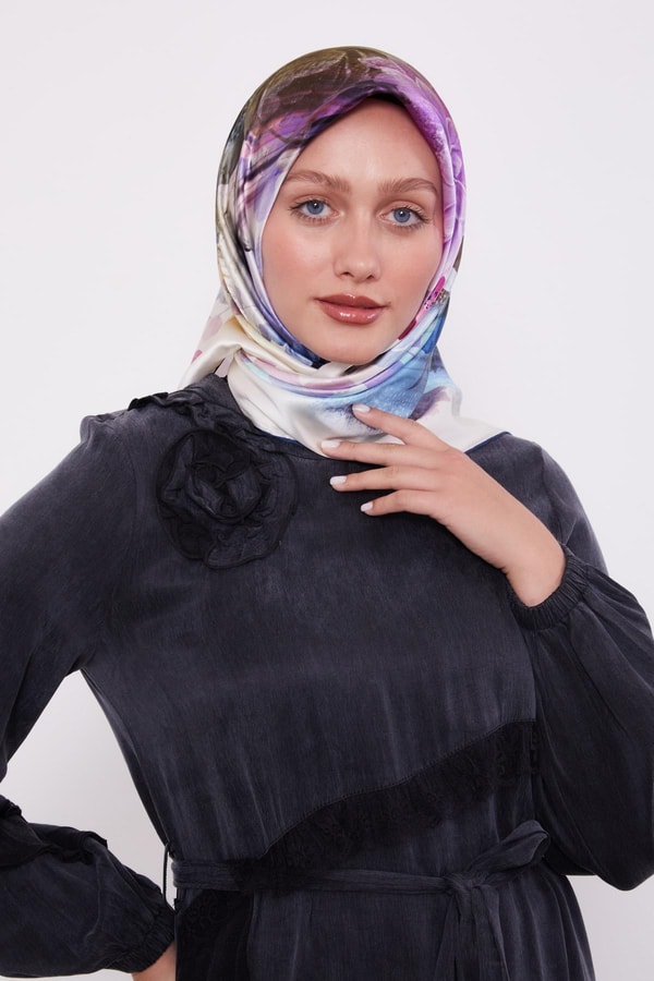 LevidorLacivert Çiçek Desen Sura İpek Eşarp