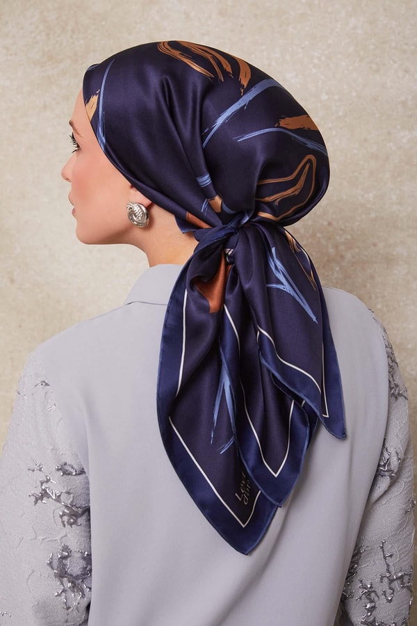 LevidorLacivert Çiçek Desen Twill İpek Eşarp