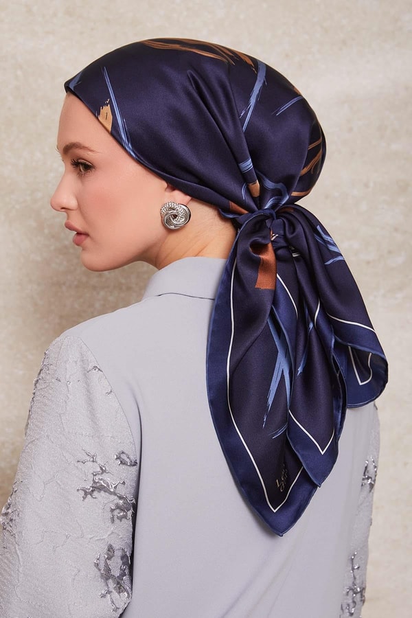 LevidorLacivert Çiçek Desen Twill İpek Eşarp