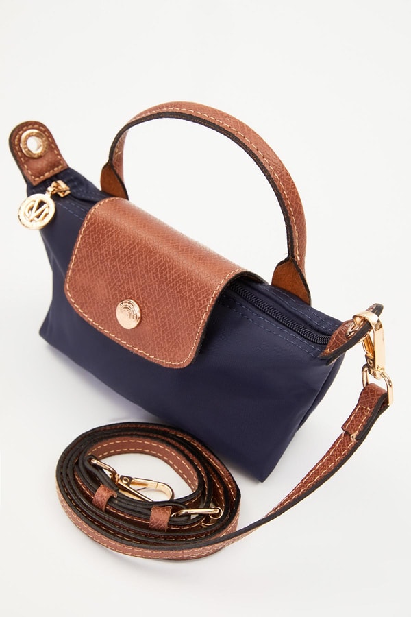 LevidorLacivert Deri Kapak Detaylı El Çantası