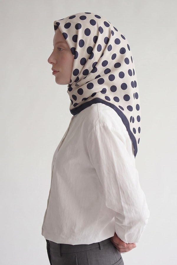 LevidorLacivert - Ekru Puantiyeli Twill İpek Eşarp