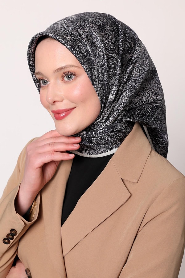 LevidorLacivert - Ekru Soyut Etnik Desen Twill İpek Eşarp