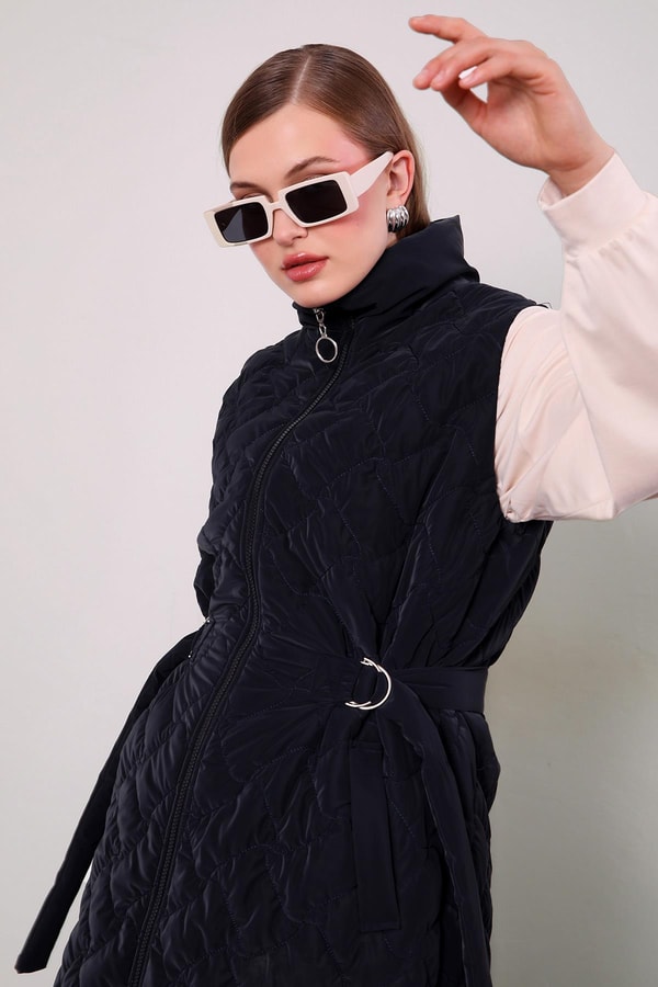 LevidorLacivert Kapitone Desen Kemerli Yelek