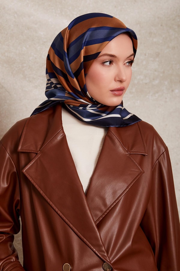 LevidorLacivert Kare Desen Twill İpek Eşarp