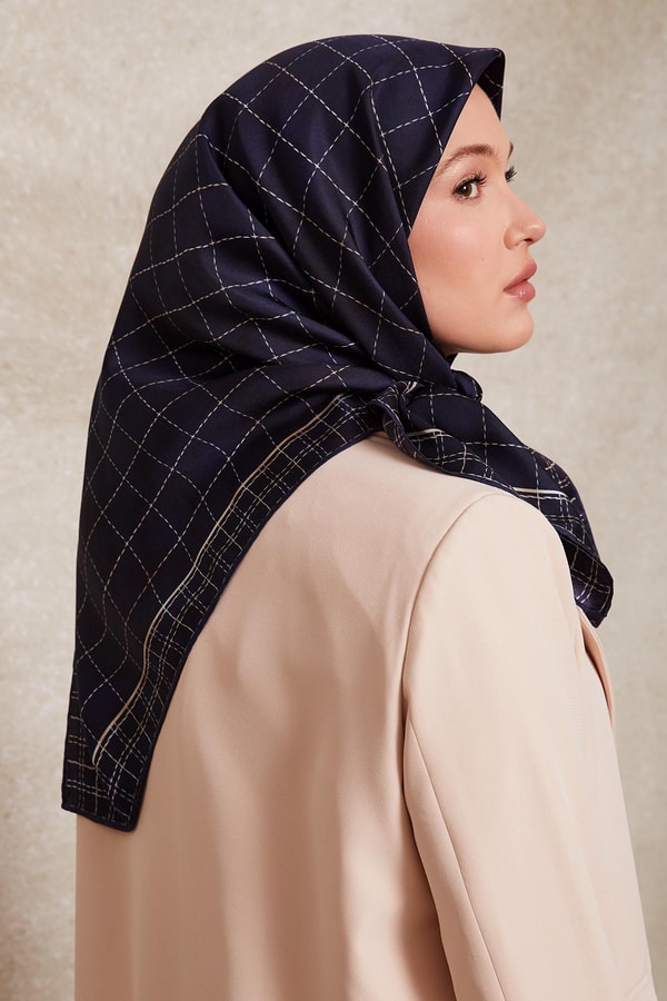 LevidorLacivert Kareli Twill İpek Eşarp