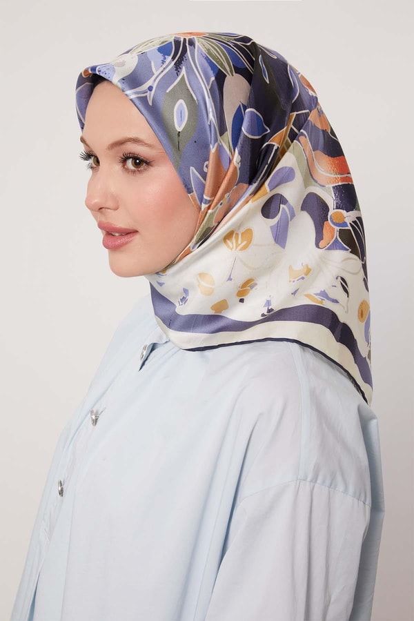 LevidorLacivert Karışık Çiçek Desen Twill İpek Eşarp