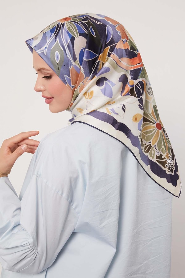 LevidorLacivert Karışık Çiçek Desen Twill İpek Eşarp