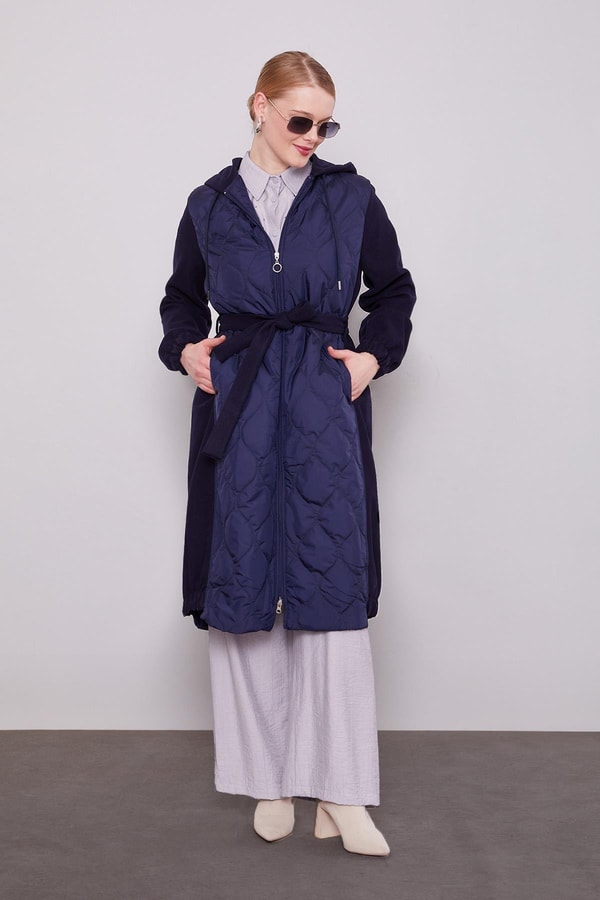 LevidorLacivert Kaşe Detaylı Kapitone Mont