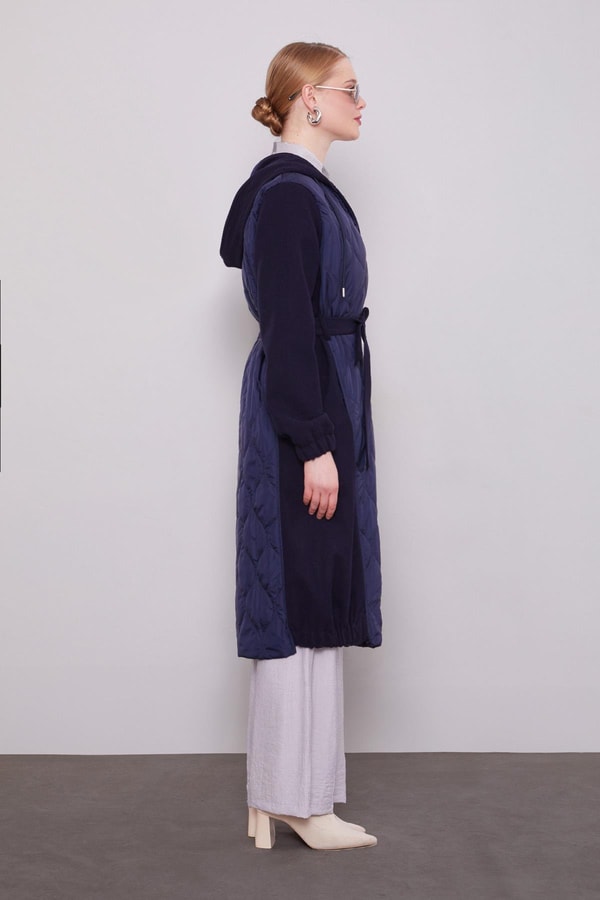 LevidorLacivert Kaşe Detaylı Kapitone Mont