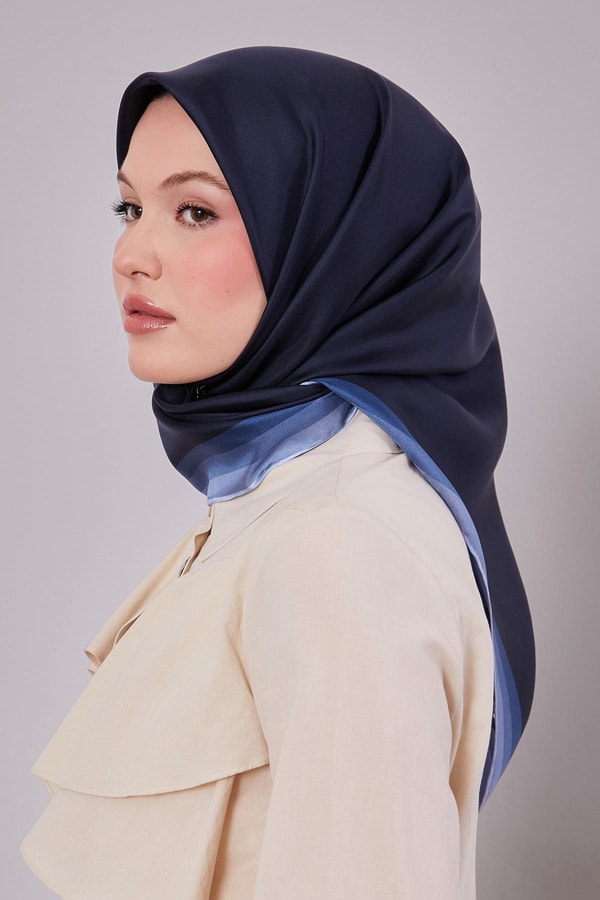 LevidorLacivert Kenar Bordürlü Twill İpek Eşarp