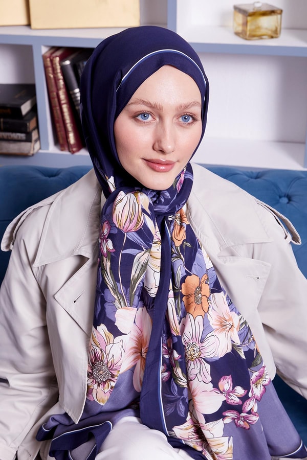 LevidorLacivert Kenar Çiçek Desen Royal Şal