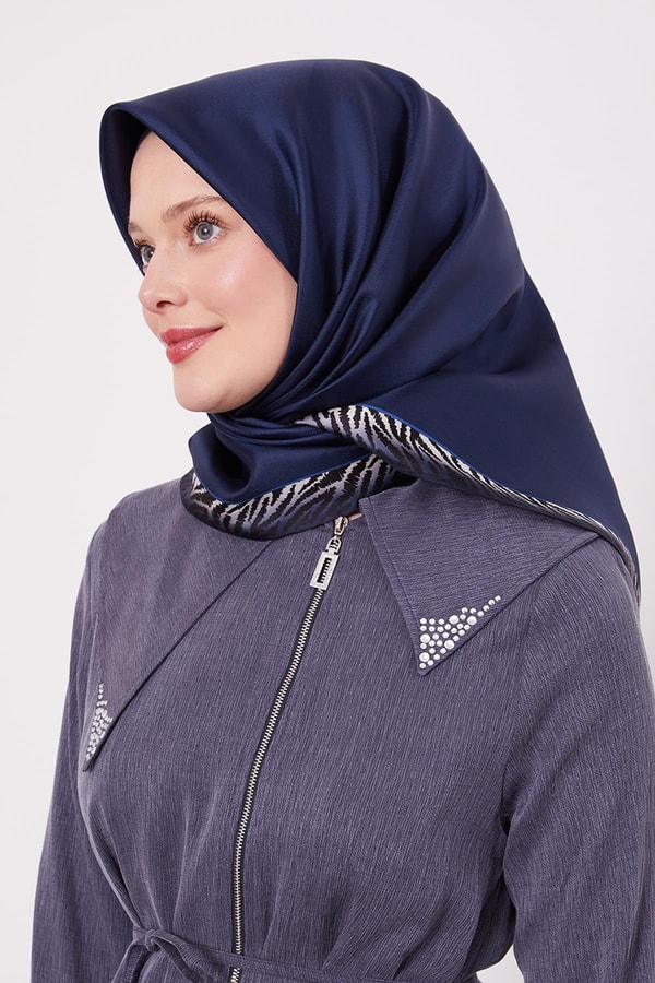 LevidorLacivert Kenar Leopar Desen Twill İpek Eşarp