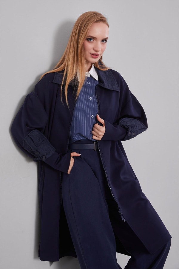 LevidorLacivert Kol Kapitone Detaylı Kap