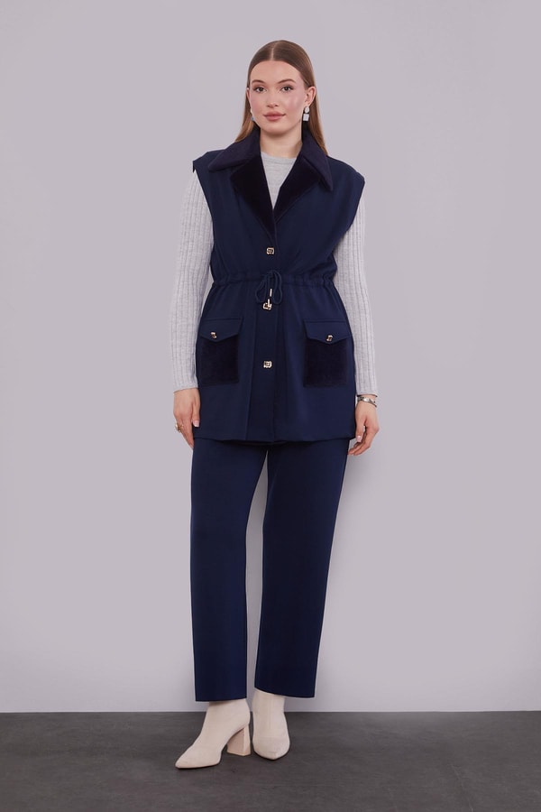 LevidorLacivert Kürk Yaka Detaylı Yelek Takım