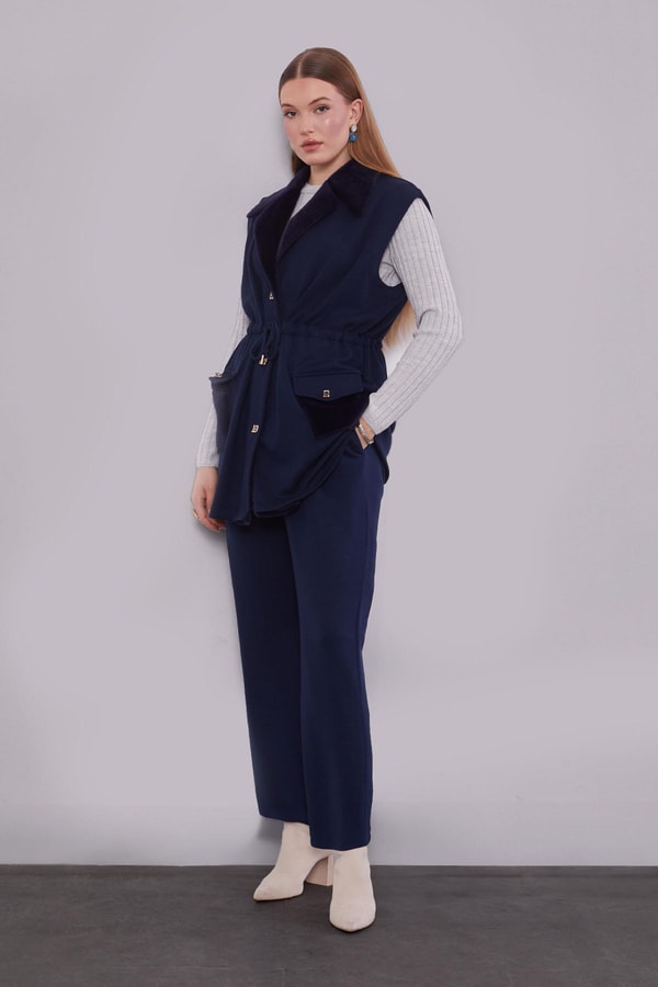 LevidorLacivert Kürk Yaka Detaylı Yelek Takım