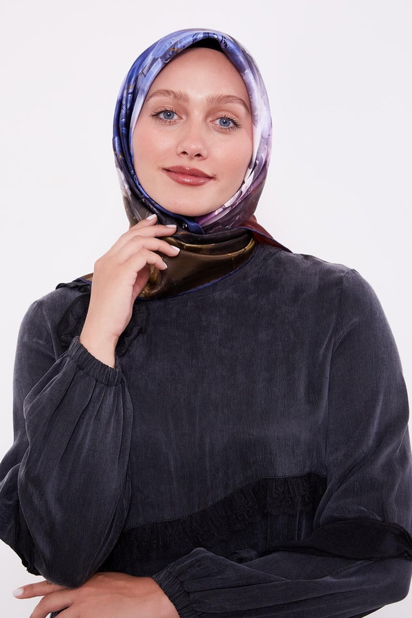 LevidorLacivert Menekşe Desen Sura İpek Eşarp