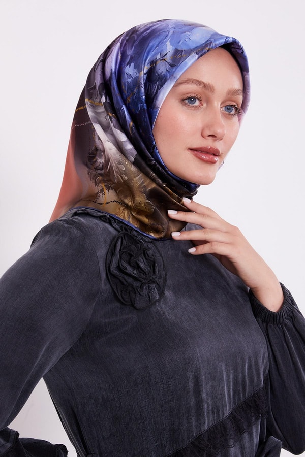 LevidorLacivert Menekşe Desen Sura İpek Eşarp