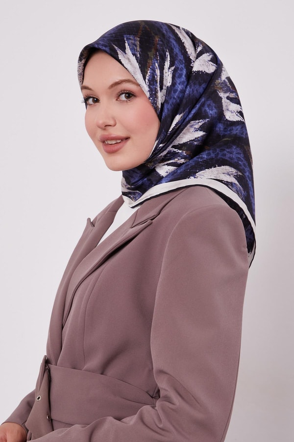 LevidorLacivert Soyut Yaprak Desen Twill İpek Eşarp