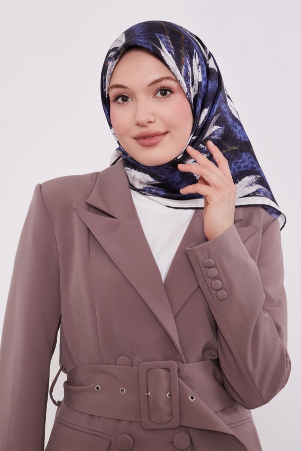 LevidorLacivert Soyut Yaprak Desen Twill İpek Eşarp