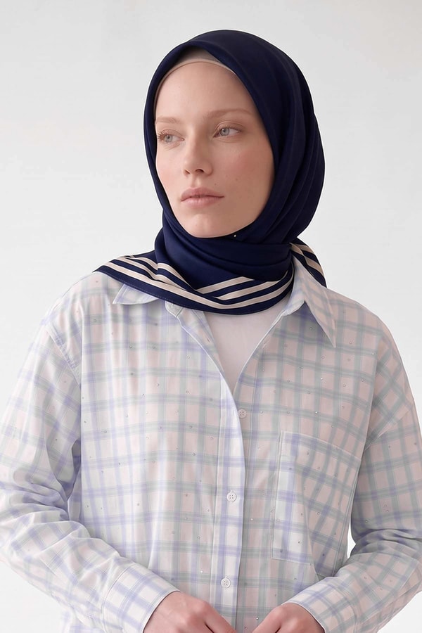 LevidorLacivert Üç Çizgi Detaylı Twill İpek Eşarp