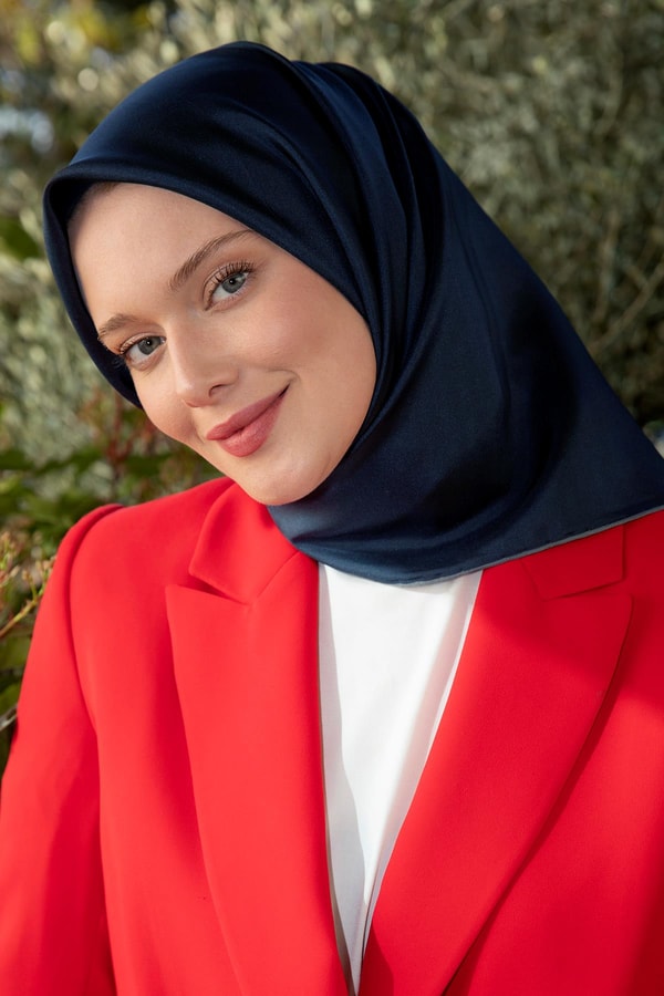 LevidorLacivert Vizon Çift Taraflı Twill İpek Eşarp