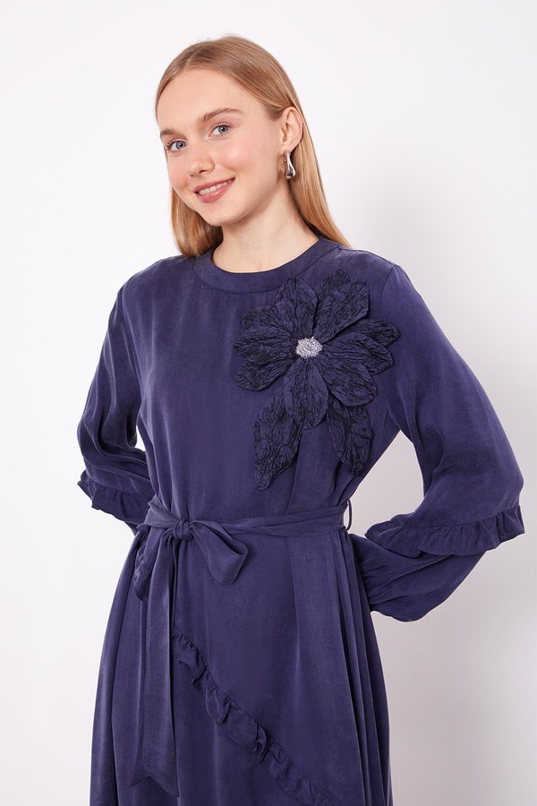 LevidorLacivert Yakası Çiçek Detaylı Cupra Elbise