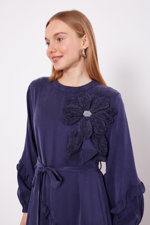 LevidorLacivert Yakası Çiçek Detaylı Cupra Elbise