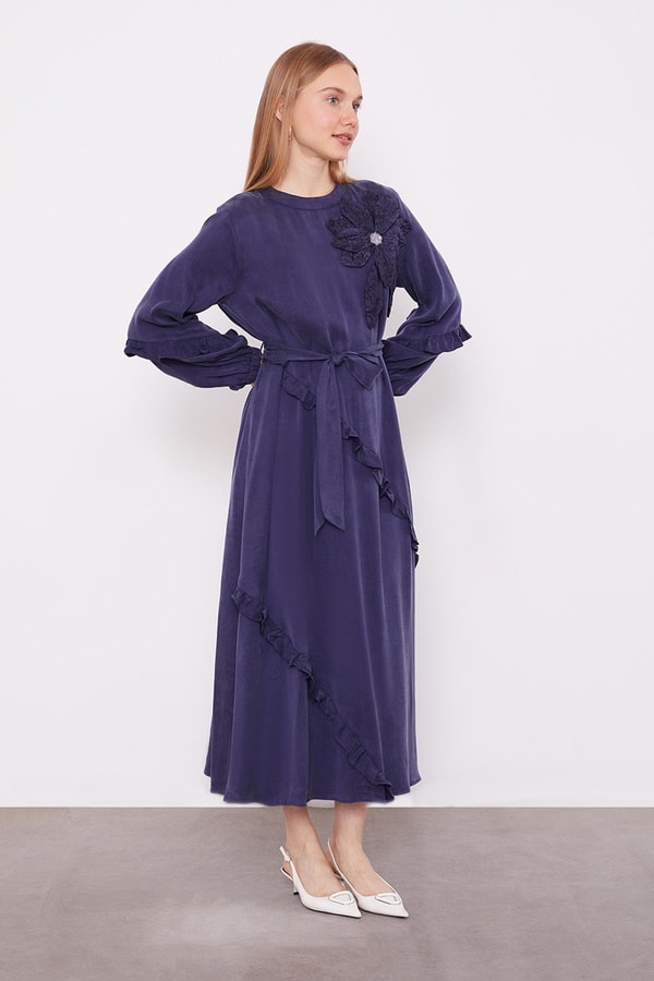 LevidorLacivert Yakası Çiçek Detaylı Cupra Elbise