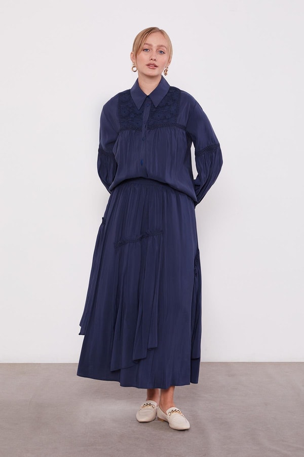 LevidorLacivert Yakası Dantel Detaylı Etek Takım