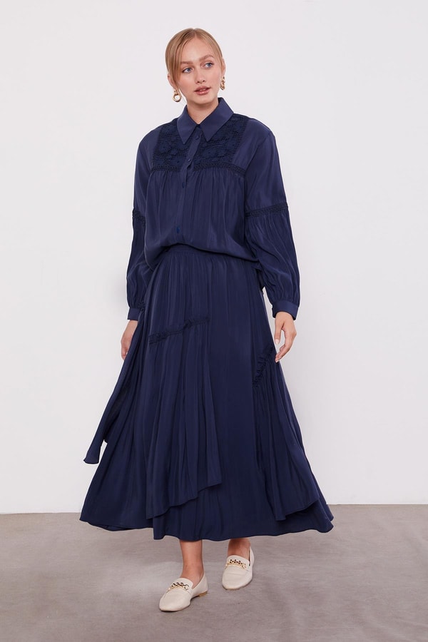 LevidorLacivert Yakası Dantel Detaylı Etek Takım