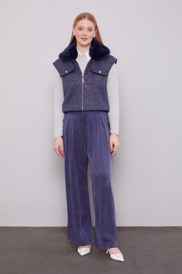 LevidorLacivert Yakası Kürk Detaylı Kaşmir Yelek