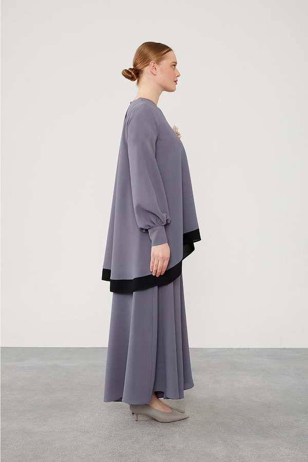 LevidorLevidor Antrasit Asimetrik Kesim Çiçek Broşlu Pantolonlu Takım