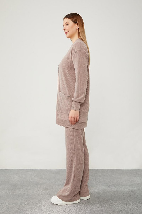 LevidorLevidor Bej Desenli Hırkalı Triko Takım