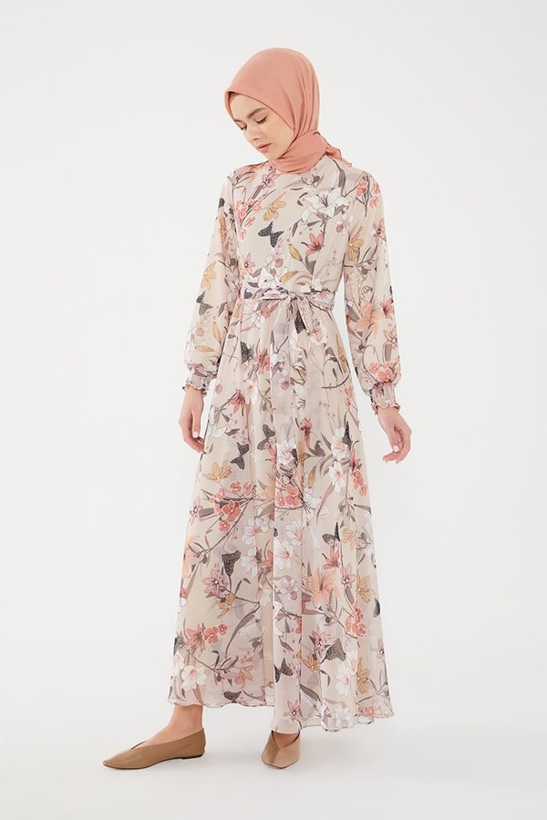 LevidorLevidor Bej Kol ağzı gipeli beli büzgülü desenli şifon elbise