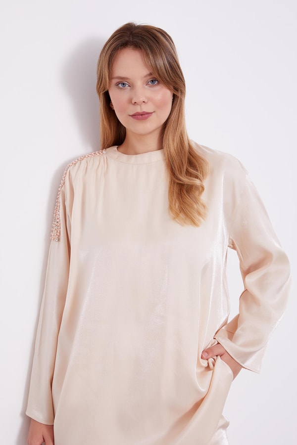 LevidorLevidor Bej Omuz İşlemeli Saten İkili Takım