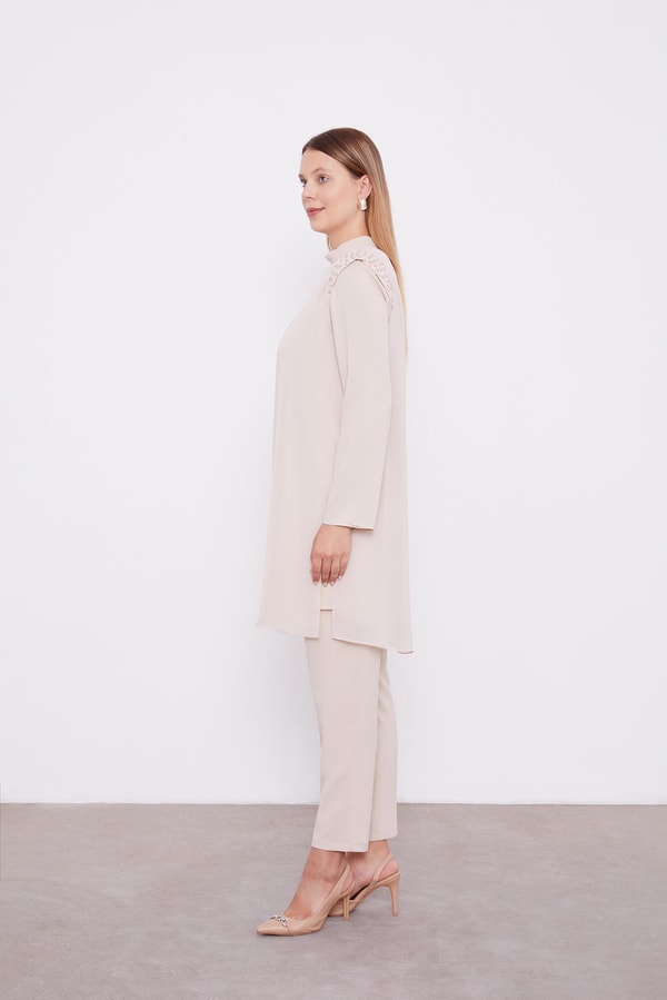 LevidorLevidor Bej Şifon Omuzları İşlemeli İkili Takım