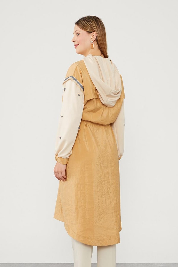 LevidorLevidor Camel-Bej Kapüşonlu Kolları İşlemeli Trençkot